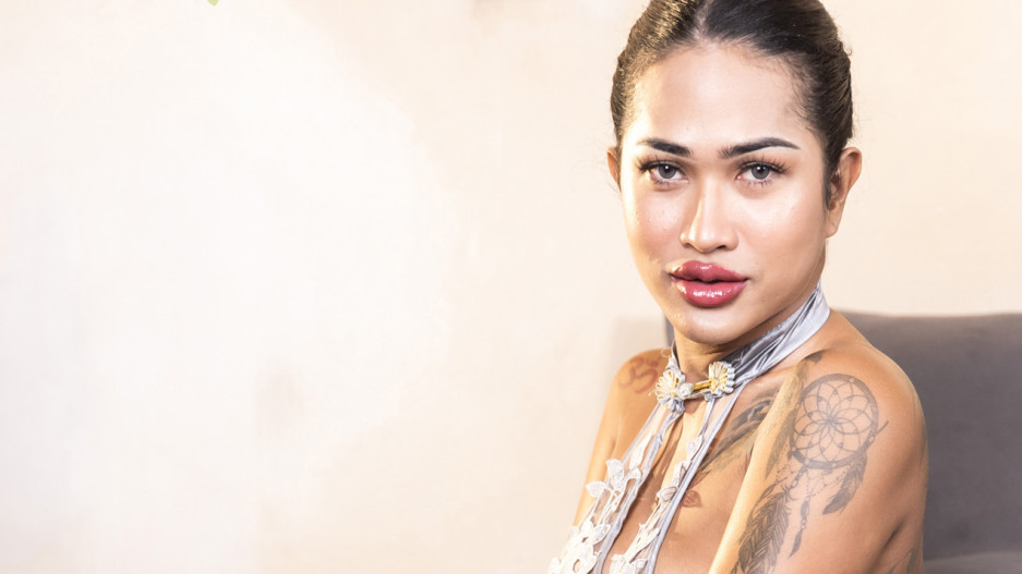 Cum And Play With Helen!