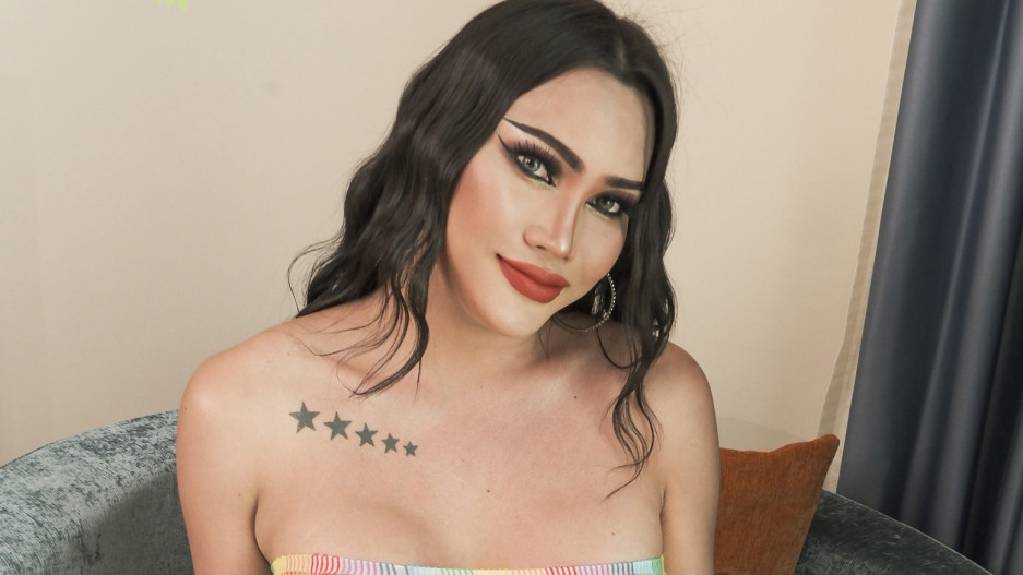 Sophia Knows To Please!